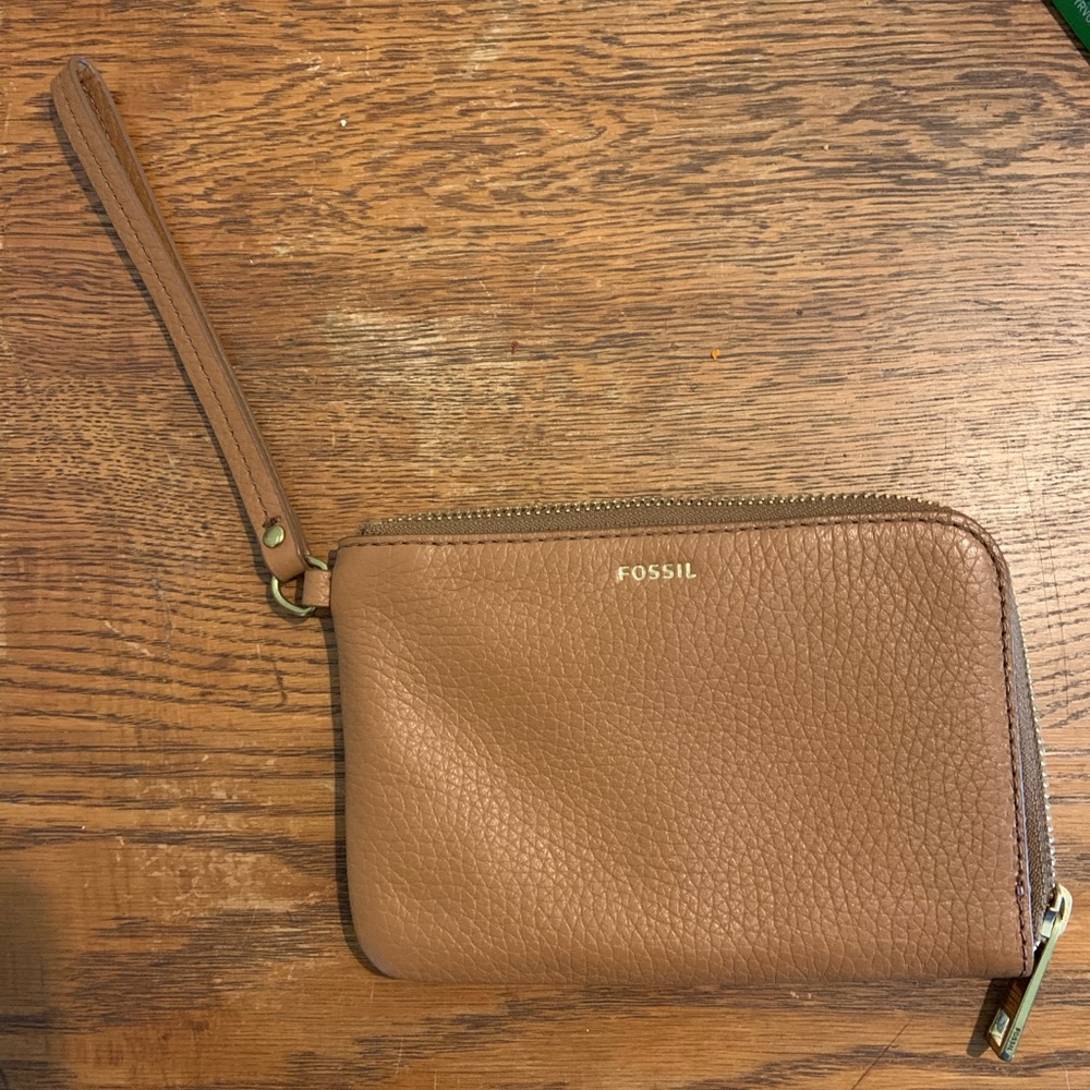 BRAND NEW wristlet fossil wallet